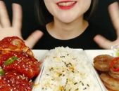 带小姐姐吃慕斯蛋糕文案,小姐姐带你品味浪漫滋味
